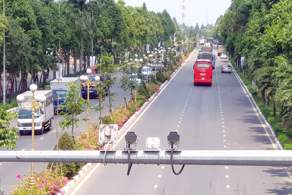 Một hệ thống camera giám sát giao thông trên đường Nguyễn Ái Quốc (TP.Biên Hòa). Ảnh: Hải Quân