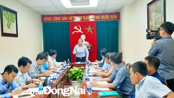  Phó chủ tịch UBND tỉnh Nguyễn Quốc Hùng phát biểu tại cuộc họp